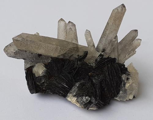 Quartz, Hematite (variety specularite)<br />Lechang Mine, Lechang, Shaoguan Prefecture, Guangdong Province, China<br />6,5 x 5 cm<br /> (Author: Volkmar Stingl)