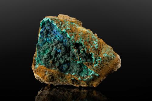 Grandviewite<br />Grand View Mine, Horseshoe Mesa, Grand Canyon National Park, Coconino County, Arizona, USA<br />10 x 8 x 8 cm<br /> (Author: MIM Museum)