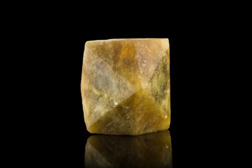 Londonite<br />Ambatomigaby pegmatite, Ampanivana, Andrembesoa, Betafo District, Vakinankaratra Region, Madagascar<br />3.5 x 4.5 x 4 cm<br /> (Author: MIM Museum)