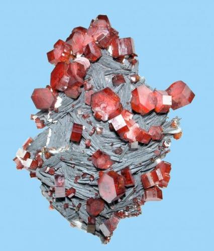 Vanadinite, barite, aragonite, manganese oxides<br /><br /><br /> (Author: Carles Millan)
