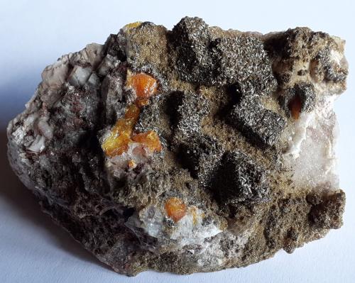 Wulfenite, Vanadinite (variety Endlichite)<br />Erupción Mine (Ahumada Mine), Los Lamentos Mountain Range, Municipio Ahumada, Chihuahua, Mexico<br />7 x 4 cm<br /> (Author: Volkmar Stingl)