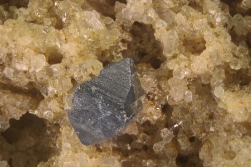 Anatasa<br />Valle Canaria, Airolo, Macizo Central San Gotardo, Leventina, Ticino (Tessin), Suiza<br />Cristal 1,3 mm<br /> (Autor: Jorgina-Agusti-Màrius)