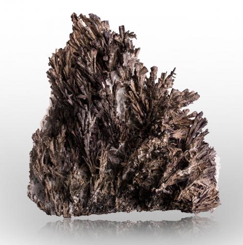 Dyscrasite<br />Bouismas Mine, Agdz, Bou Azzer mining district, Zagora Province, Drâa-Tafilalet Region, Morocco<br />22 x 10 x 22 cm / main crystal: 7.5 cm<br /> (Author: MIM Museum)