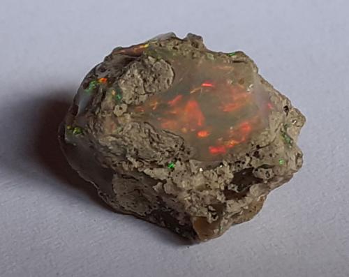 Opal (variety hydrophane)<br />Tsehay Mewcha, Wegeltena, Delanta District, Semien Wollo Zone (North Wollo Zone), Amhara Region, Ethiopia<br />1,3 x 1 cm<br /> (Author: Volkmar Stingl)