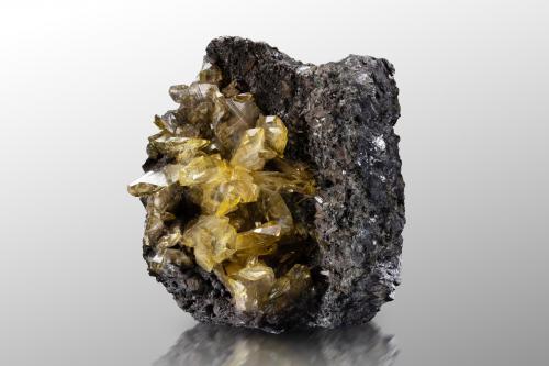 Anglesite<br />Touissit, Distrito Touissit, Provincia Jerada, Región Oriental, Marruecos<br />13.5 x 13.5 x 9 cm / main crystal: 3.2 cm<br /> (Author: MIM Museum)