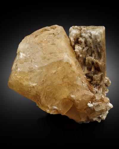 Monteregianite-(Y)<br />Poudrette Quarry, Mont Saint-Hilaire, La Vallée-du-Richelieu RCM, Montérégie, Québec, Canada<br />3 x 2 x 2 cm / main crystal: 1.7 cm<br /> (Author: MIM Museum)