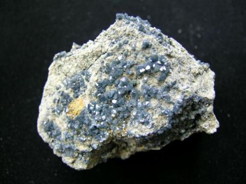 Blue Quartz.
Los Vives - Orihuela - Alicante (Spain)
Size of the specimen: 50x45mm (Author: trencapedres)