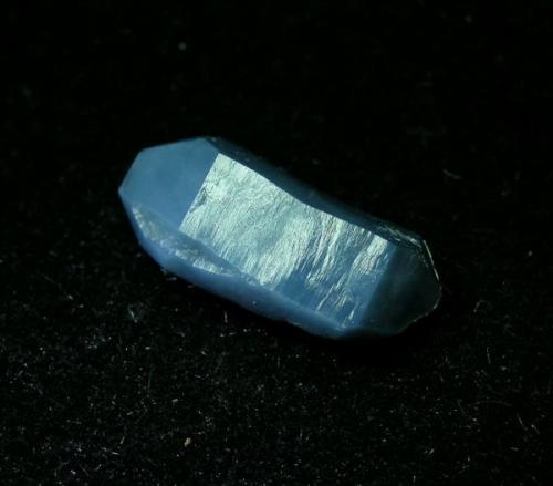 Blue Quartz.
Los Vives - Orihuela - Alicante (Spain)
Size of the specimen: 20x10mm (Author: trencapedres)