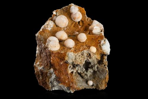 Stokesita con limonita y Albita<br />Mina Urucum, Galiléia, Vale do Rio Doce, Minas Gerais, Brasil<br />10,5 x 9 x 11,5 cm<br /> (Autor: Museo MIM)
