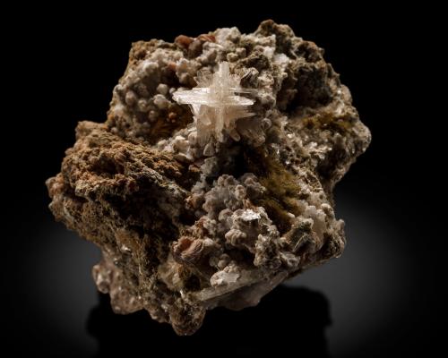Behoite<br />Cantera Poudrette, Mont Saint-Hilaire, La Vallée-du-Richelieu RCM, Montérégie, Québec, Canadá<br />4.5 x 5.5 x 4 cm / main crystal: 1.1 cm<br /> (Author: MIM Museum)