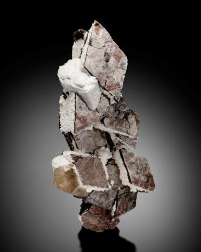 Muscovite and Albite<br />Minas Gerais, Brazil<br />18 x 10 x 34 cm / main crystal: 12.5 cm<br /> (Author: MIM Museum)