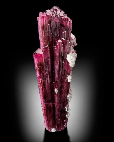 Elbaite<br />Sosedka vein, Malkhan (Malchan), Krasnyi Chikoy, Zabaykalsky Krai, Russia<br />13 x 13 x 38 cm / main crystal: 38.0 cm<br /> (Author: MIM Museum)