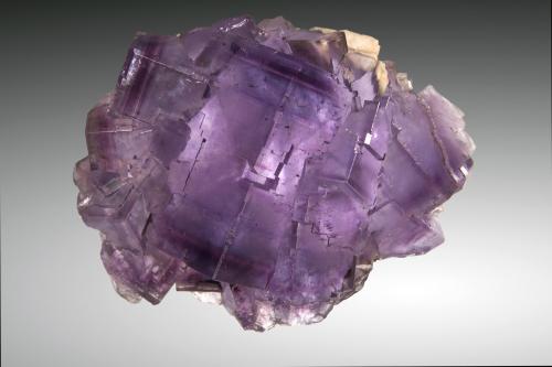 Fluorita<br />La Cabaña, Valdelmar, zona minera de Berbes, Berbes, Ribadesella, Comarca Oriente, Principado de Asturias (Asturias), España<br />11 x 9cm, arista 6cm<br /> (Autor: Raul Vancouver)