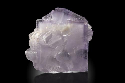 Fluorita<br />La Cabaña, Valdelmar, zona minera de Berbes, Berbes, Ribadesella, Comarca Oriente, Principado de Asturias (Asturias), España<br />12x10cm arista 8cm<br /> (Autor: Raul Vancouver)