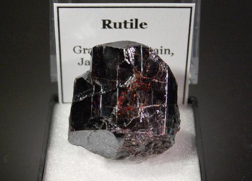 Rutile<br />Graves Mountain, Lincoln County, Georgia, USA<br />2.5 x 2.2 cm<br /> (Author: Michael Shaw)