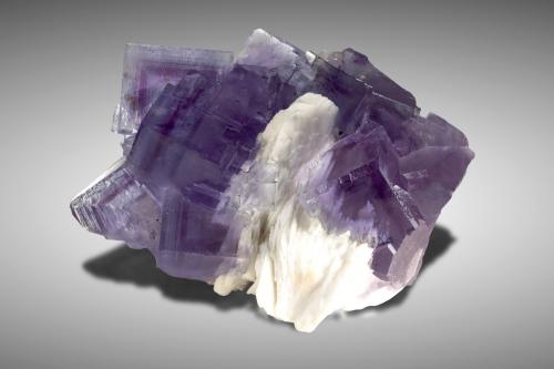 Fluorita, Barita<br />La Cabaña, Valdelmar, zona minera de Berbes, Berbes, Ribadesella, Comarca Oriente, Principado de Asturias (Asturias), España<br />11x8cm, cristales de hasta 3cm de arista<br /> (Autor: Raul Vancouver)