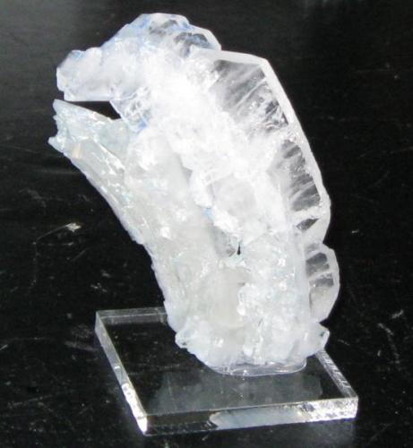 Curved faden quartz with smectite and montmarillonite (Author: Tracy)