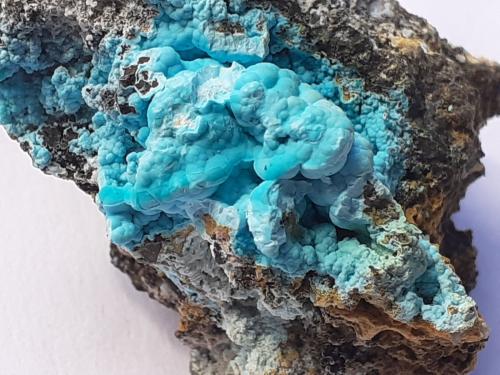 Chrysocolla, Fluorite, Barite<br />Yongping, Yanshan, Shangrao Prefecture, Jiangxi Province, China<br />4 x 2,5 cm<br /> (Author: Volkmar Stingl)