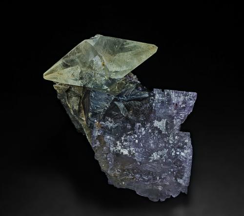 Calcite, Fluorite, Sphalerite<br />Gordonsville Mine, Carthage, Central Tennessee Ba-F-Pb-Zn District, Smith County, Tennessee, USA<br />5.2 x 3.9 cm<br /> (Author: am mizunaka)