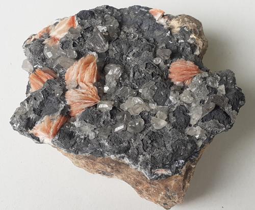 Galena, Barite, Cerussite<br />Mibladen (distrito minero Mibladen), Midelt, Provincia Midelt, Región Drâa-Tafilalet, Marruecos<br />8,5 x 7 cm<br /> (Author: Volkmar Stingl)