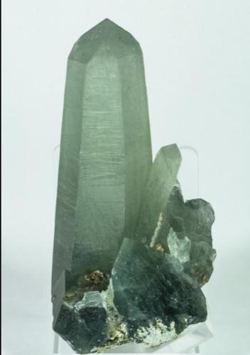 Prase Quartz<br />Huanggang Mines, Hexigten Banner (Kèshíkèténg Qí), Chifeng (Ulanhad), Inner Mongolia Autonomous Region, China<br />9.2 × 4.5 × 4.3<br /> (Author: JoséMiguel)