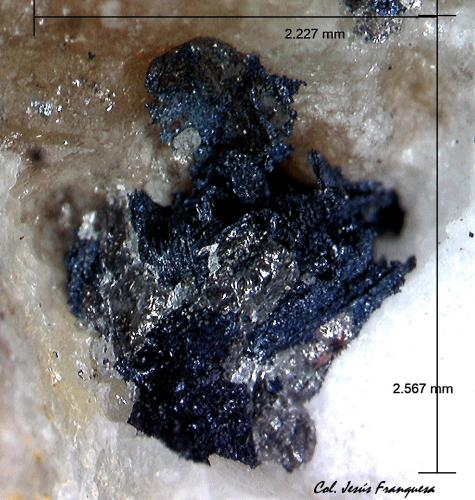 Covellita (Covellina) y Smithsonita<br />Cabo de Gata, Níjar, Comarca Metropolitana de Almería, Almería, Andalucía, España<br />2´567 x 2´227 mm.<br /> (Autor: Jesus Franquesa Baucells)