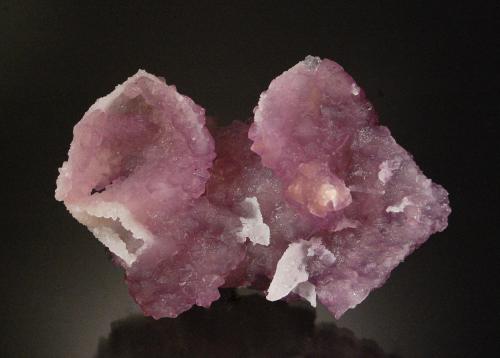 Fluorite<br />La Fluorita Dulcita Cu prospect, Cochise County, Arizona, USA<br />7.0 x 5.0 x 2.0 cm<br /> (Author: Michael Shaw)