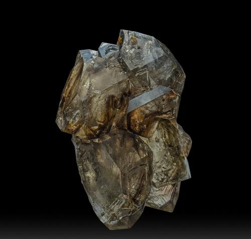 Quartz (variety smoky quartz)<br />Minas Gerais, Brazil<br />8.5 x 6.5 cm<br /> (Author: am mizunaka)