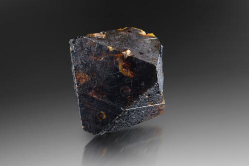 Sphalerite<br />ZCA No. 1 Mine, Balmat, Balmat-Edwards Zinc District, St. Lawrence County, New York, USA<br />5 x 5 x 4 cm<br /> (Author: MIM Museum)