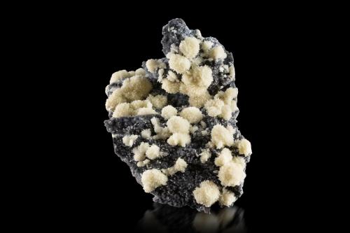 Scholzite<br />Skorpion Mine, Rosh Pinah, Lüderitz District, ǁKaras Region, Namibia<br />13 x 13 x 17 cm / main crystal: 1.0 cm<br /> (Author: MIM Museum)