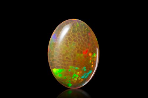 Opal (variety white opal)<br />Tsehay Mewcha, Wegeltena, Distrito Delanta, Zona Semien Wollo (Zona Wollo Norte), Región Amhara, Etiopía<br />2,8 x 2,2 x 1,1 cm<br /> (Author: MIM Museum)