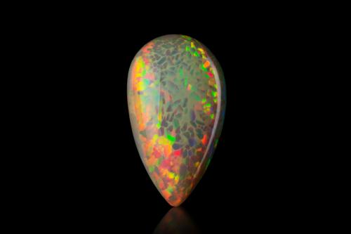 Opal (variety white opal)<br />Tsehay Mewcha, Wegeltena, Delanta District, Semien Wollo Zone (North Wollo Zone), Amhara Region, Ethiopia<br />3,3 x 2,3 x 0,9 cm<br /> (Author: MIM Museum)