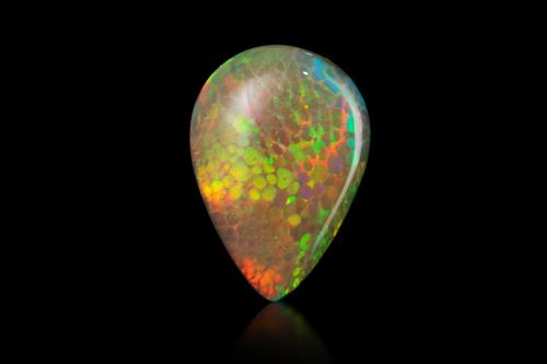 Opal<br />Tsehay Mewcha, Wegeltena, Delanta District, Semien Wollo Zone (North Wollo Zone), Amhara Region, Ethiopia<br />2,9 x 1.7 x 0,7 cm<br /> (Author: MIM Museum)