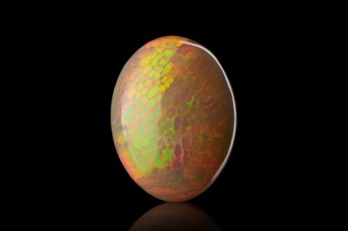 Opal<br />Tsehay Mewcha, Wegeltena, Distrito Delanta, Zona Semien Wollo (Zona Wollo Norte), Región Amhara, Etiopía<br />2 x 1,6 x 0,9 cm<br /> (Author: MIM Museum)