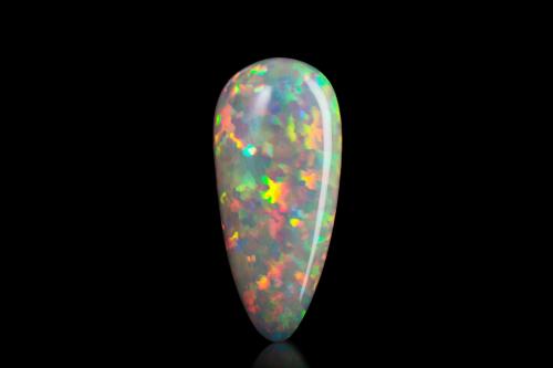 Opal (variety white opal)<br />Tsehay Mewcha, Wegeltena, Delanta District, Semien Wollo Zone (North Wollo Zone), Amhara Region, Ethiopia<br />2,1 x 4,6 x 1.5 cm<br /> (Author: MIM Museum)