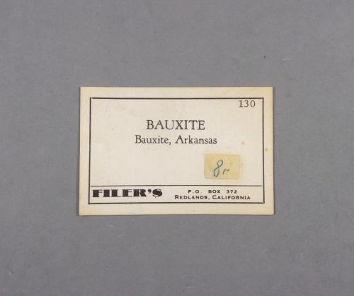 _Bauxita, etiqueta<br />Minas Bauxite, Bauxite, Condado Saline, Arkansas, USA<br />7,4 × 6,8 × 6 cm.  313 g.<br /> (Autor: J. G. Alcolea)