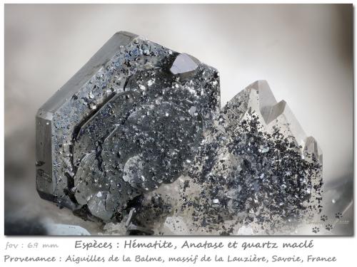 Hematite and Anatase<br />Vallon de la Valette, La Lauzière Massif, Saint-Jean-de-Maurienne, Savoie, Auvergne-Rhône-Alpes, France<br />fov 6.9 mm<br /> (Author: ploum)