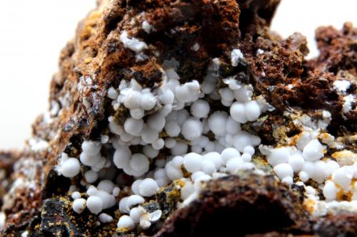Alumohidrocalcita<br />Elvira Mine, Rocabruna, Bruguers, Gavà, Comarca Baix Llobregat, Barcelona, Catalonia / Catalunya, Spain<br />28 x 20 x 15 mm.<br /> (Autor: José Luis Zamora)