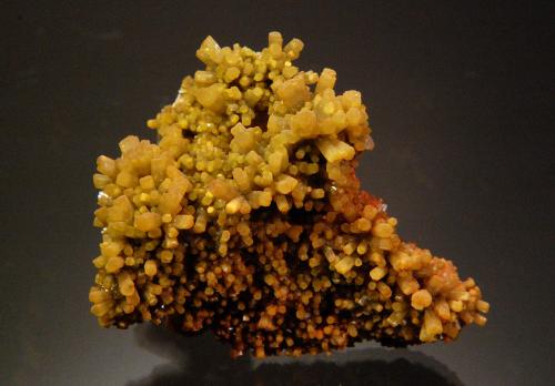 Pyromorphite<br />Mina Les Farges (Mina Des Farges), Ussel, Corrèze, Nouvelle-Aquitaine, Francia<br />4.8 × 3.9 × 2.2 cm<br /> (Author: Michael Shaw)