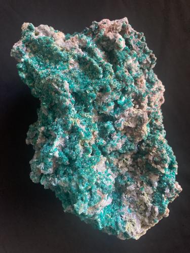 Dioptase<br />Mina Tsumeb, Tsumeb, Región Otjikoto, Namibia<br />155 mm X 120 mm X 93 mm<br /> (Author: Robert Seitz)