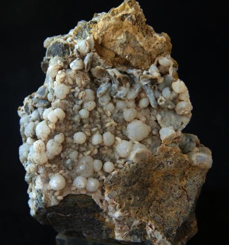 Clinoptilolita y Cuarzo (variedad calcedonia)<br />Volcán Cabezo Negro de Zeneta, Murcia, Comarca Huerta de Murcia, Región de Murcia (Murcia), España<br />8.5 x 6.5 cm<br /> (Autor: Pedro Antonio)