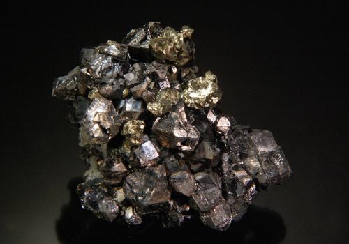 Galena<br />Bou Nahas Mine, Oumjrane mining area, Alnif Commune, Tinghir Province, Drâa-Tafilalet Region, Morocco<br />7.7 × 6.3 × 5.6 cm<br /> (Author: Michael Shaw)