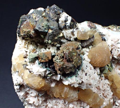 Calcite, Chalcopyrite, Dolomite<br />Bullfrog Mine, Joplin Field, Joplin, Tri-State District, Jasper County, Missouri, USA<br />183 mm x 121 mm x 65 mm<br /> (Author: Don Lum)