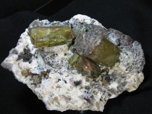 Fluorapatite<br />Cerro de Mercado Mine, Cerro de los Remedios, Victoria de Durango, Municipio Durango, Durango, Mexico<br />13 x 10 cm<br /> (Author: Linda Smith)