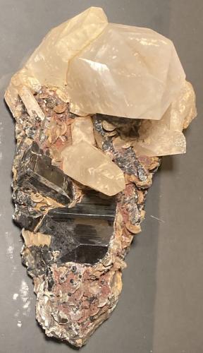 Ferberite, Quartz, Siderite<br />Kami Mine, Ayopaya Province, Cochabamba Department, Bolivia<br />147 mm X 88 mm X 123 mm<br /> (Author: Robert Seitz)