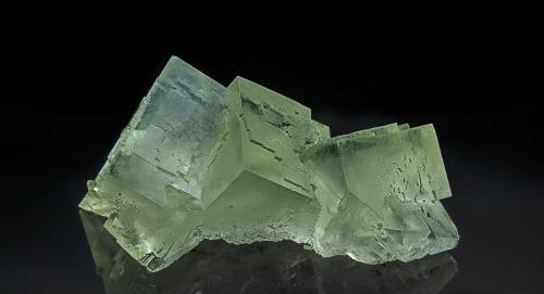 Fluorite<br />Xianghuapu Mine, Xianghualing Sn-polymetallic ore field, Linwu, Chenzhou Prefecture, Hunan Province, China<br />5.4 x 3.2 cm<br /> (Author: am mizunaka)