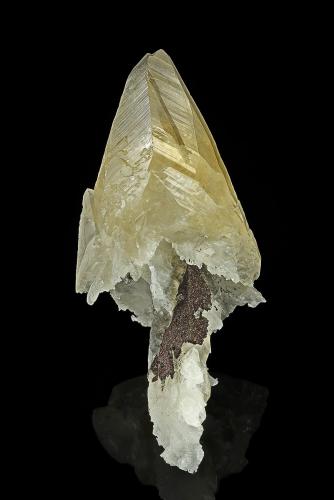 Calcite, Marcasite<br />Viburnum No. 29 Mine, Courtois, Viburnum Trend District, Washington County, Missouri, USA<br />9.2 x 3.8 cm<br /> (Author: am mizunaka)