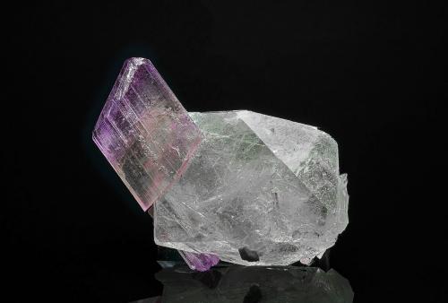 Elbaite, Quartz<br />Himalaya Mine, Gem Hill, Mesa Grande District, San Diego County, California, USA<br />2.4 x 2.6 x .5 cm<br /> (Author: am mizunaka)