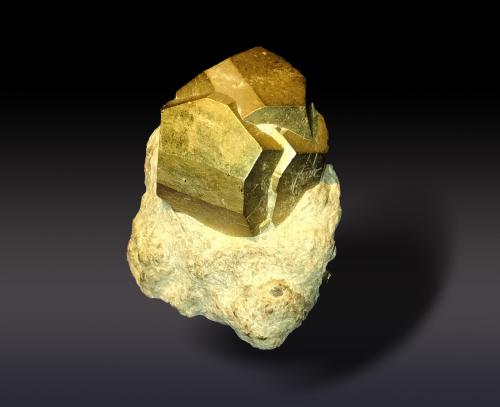 Pyrite<br />Sierra Camero Viejo, Comarca Tierra de Cameros, Región Rioja Media, La Rioja, España<br />25 mm x 33mm x 21 mm<br /> (Author: Firmo Espinar)