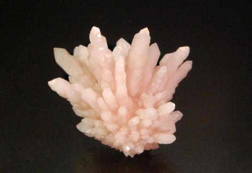 Quartz (variety rose quartz)<br />Distrito Huancayo, Provincia Huancayo, Departamento Junín, Perú<br />2.5 x 2.6 cm<br /> (Author: Michael Shaw)